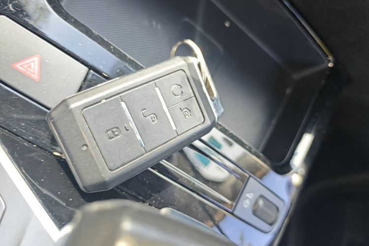 BYD Yuan New Energy 2020 #9 BYD Yuan New Energy 2020 изображение автомобиля #9