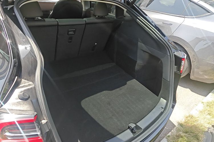 Tesla Model Y 2023 immagine di auto #19