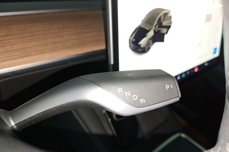 Tesla Model Y 2021 #14 Tesla Model Y 2021 car image #14
