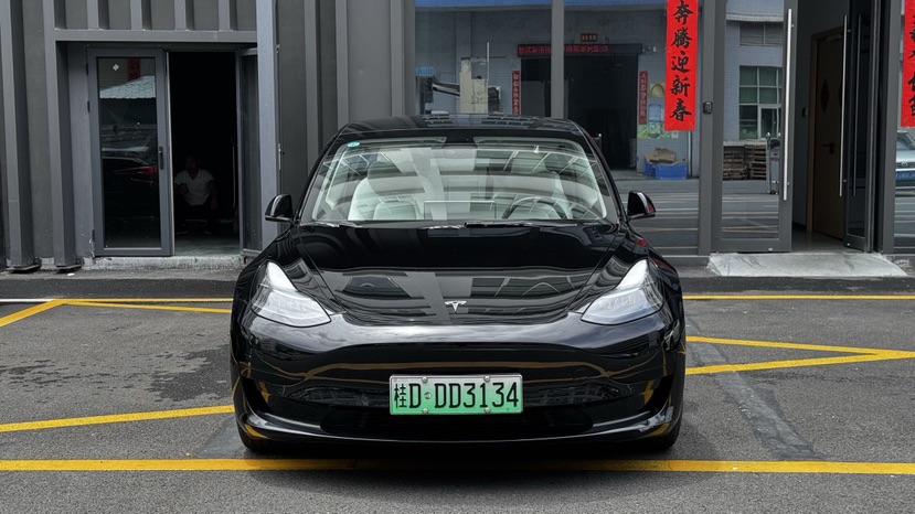 Tesla Model 3 2023 car image #2