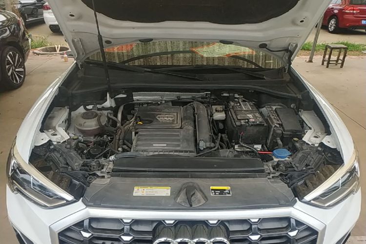 Audi Q3 2019 car image #20
