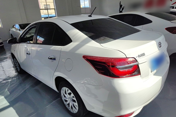Toyota Vios 2023 imagen de coche #7