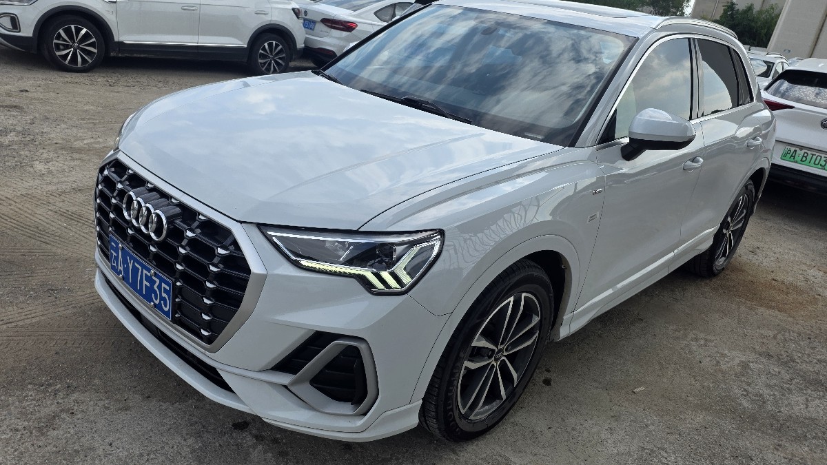 Audi Q3 2023 car image 