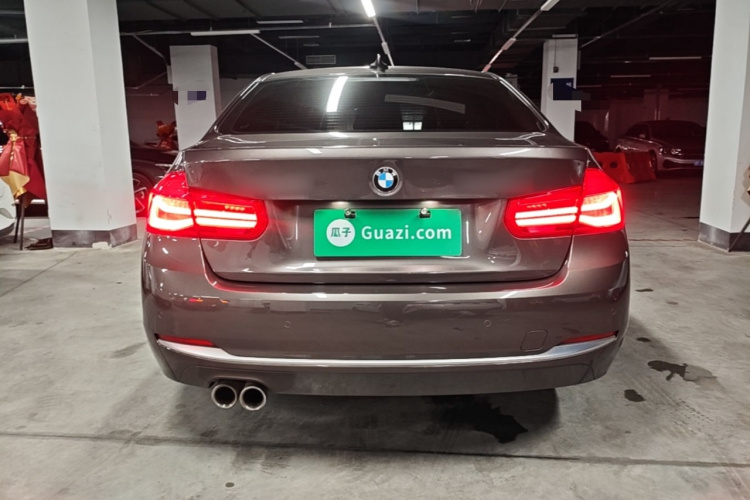 BMW 3 Series 2018 car image #6