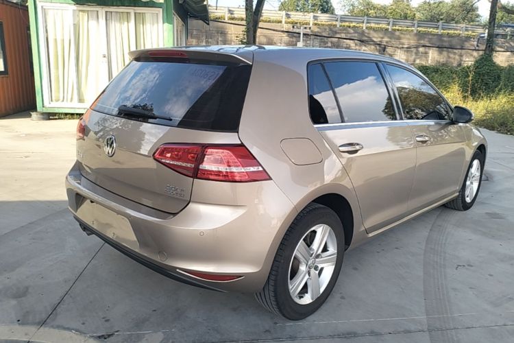 Volkswagen Golf 2017 car image #7