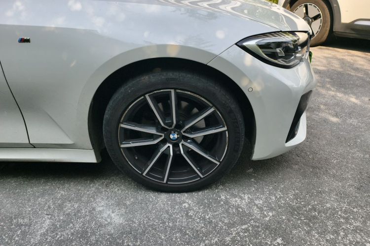 BMW 3 Series 2021 car image #9