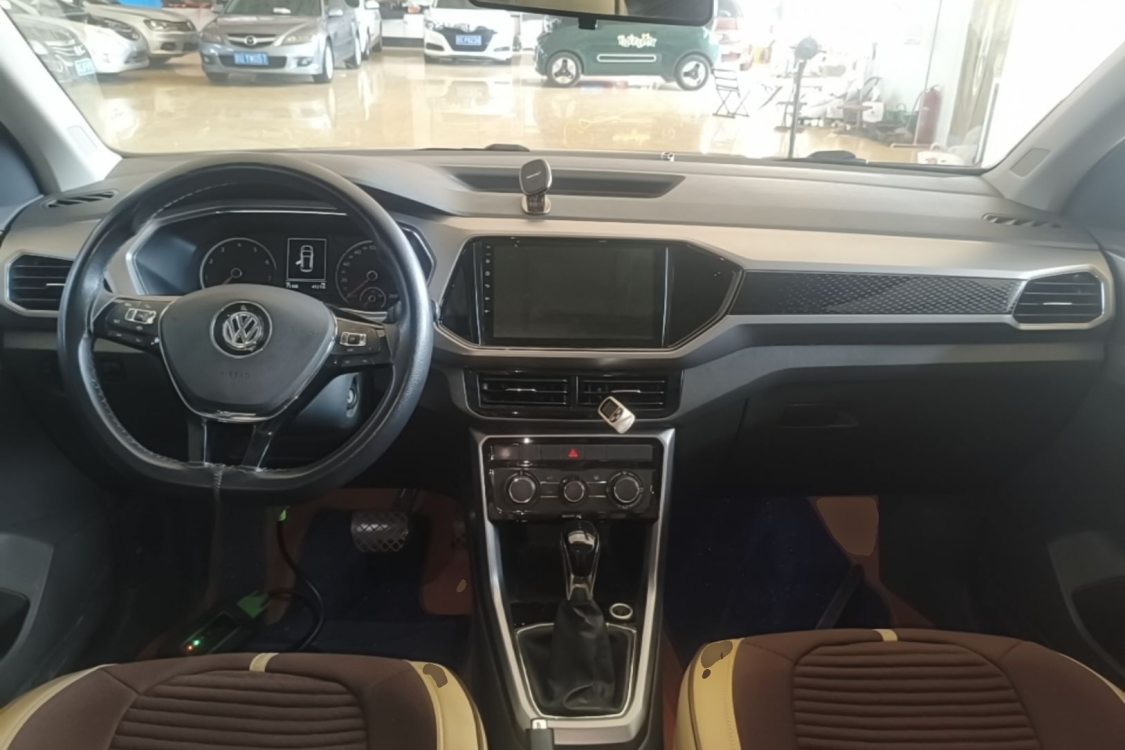 Volkswagen T-Cross 2019 #15 Volkswagen T-Cross 2019 car image #15