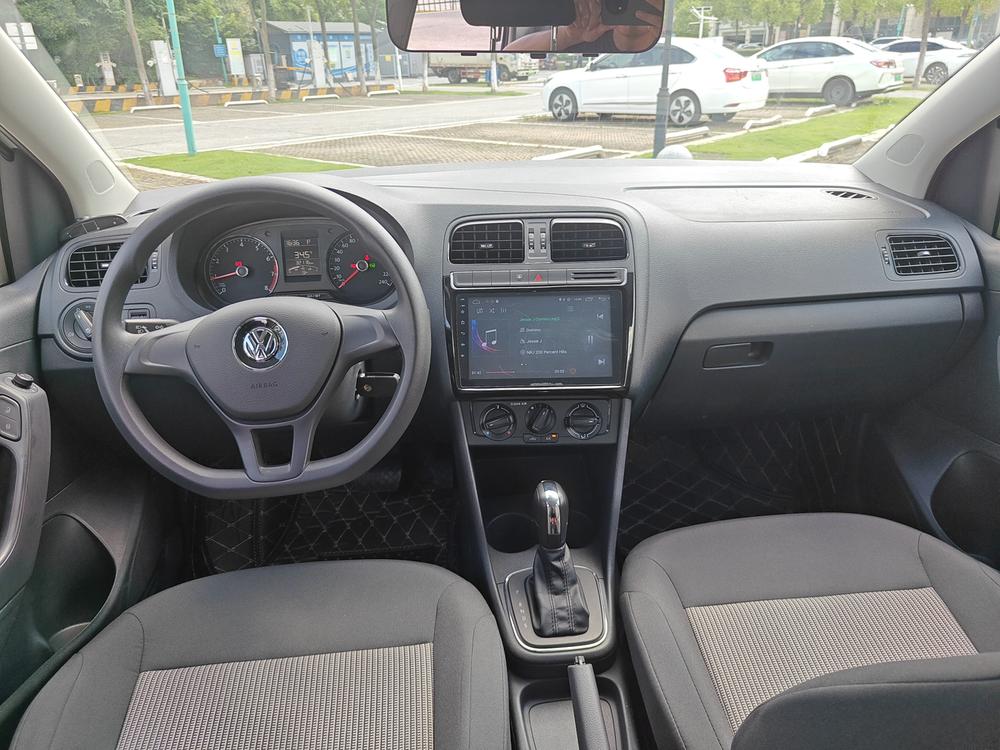 Volkswagen Polo 2017 car image #7
