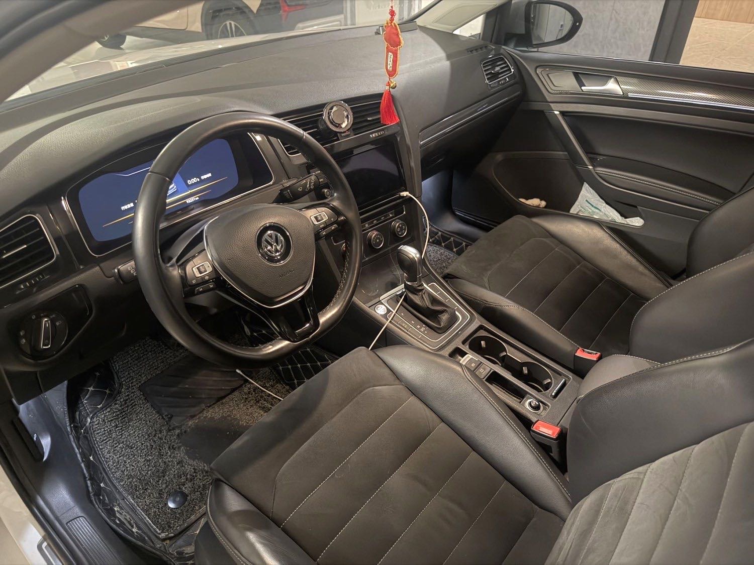 Volkswagen Golf 2020 car image #6