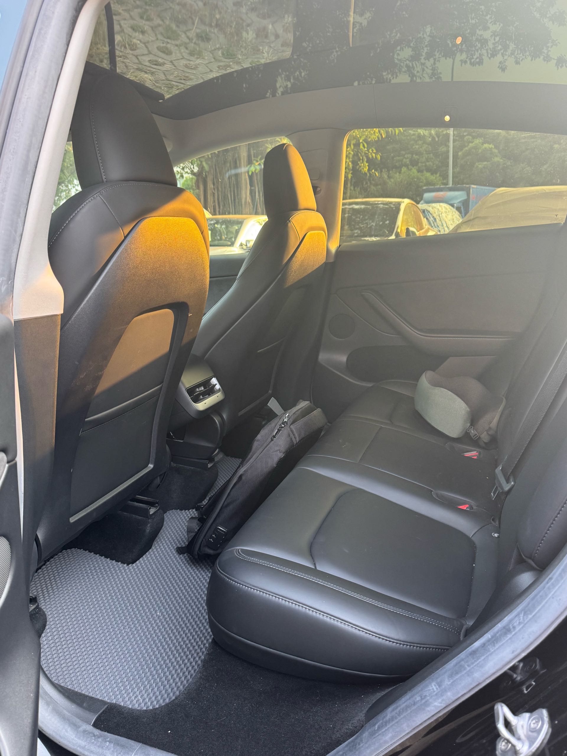 Tesla Model Y 2022 #6 Tesla Model Y 2022 car image #6