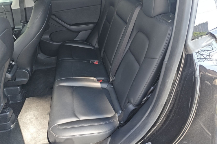Tesla Model Y 2021 #19 Tesla Model Y 2021 car image #19