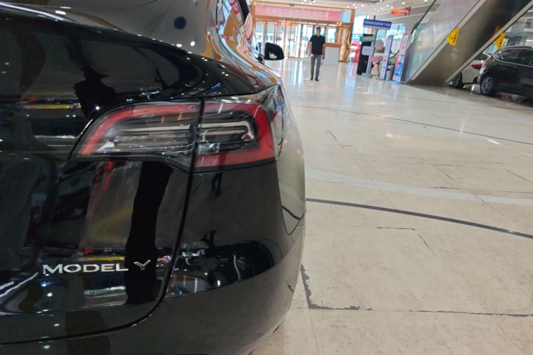 Tesla Model Y 2023 #8 Tesla Model Y 2023 immagine di auto #8