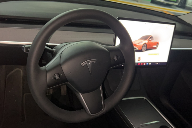 Tesla Model Y 2025 #22 Tesla Model Y 2025 car image #22