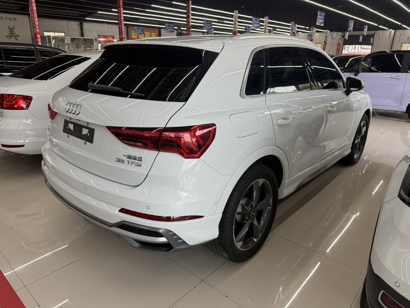 Audi Q3 2023 car image #6