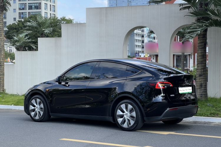 Tesla Model Y 2022 car image #3