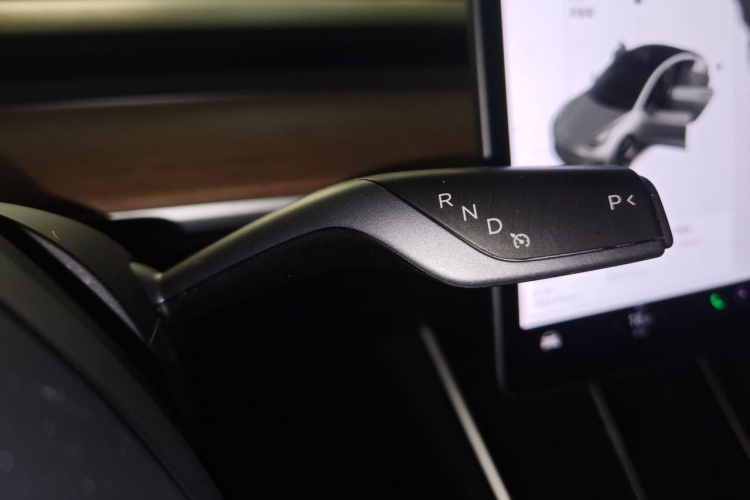 Tesla Model 3 2020 car image #16