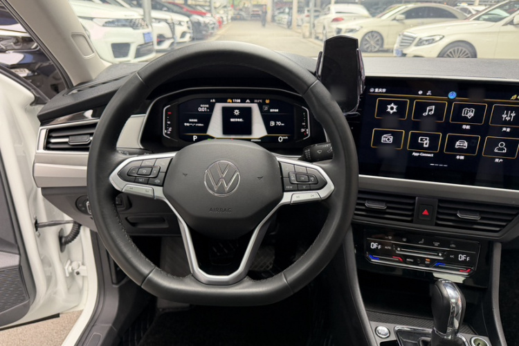 Volkswagen Bora 2023 car image #21