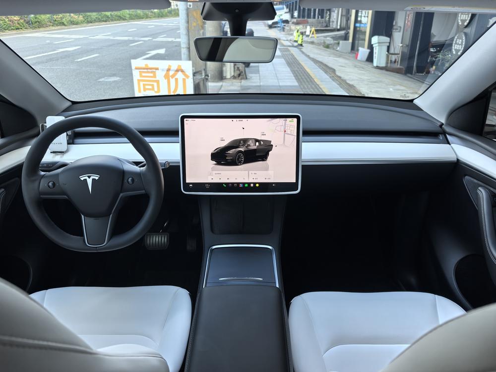 Tesla Model Y 2023 #14 Tesla Model Y 2023 صورة سيارة #14