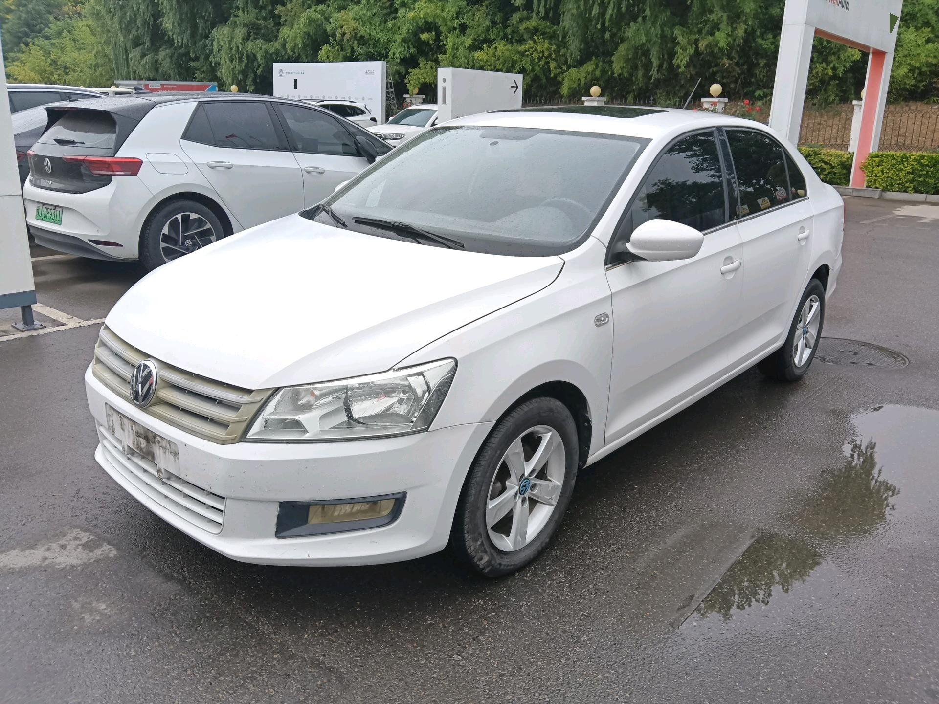 Volkswagen Santana 2013 car image 
