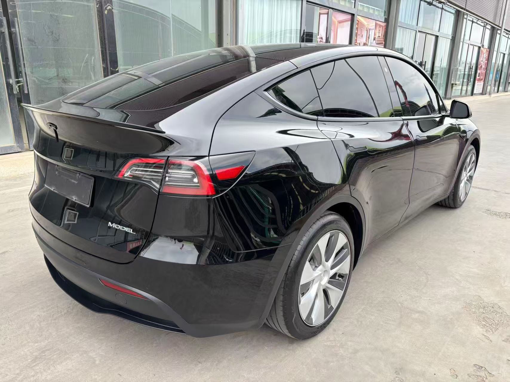 Tesla Model Y 2023 #9 Tesla Model Y 2023 car image #9