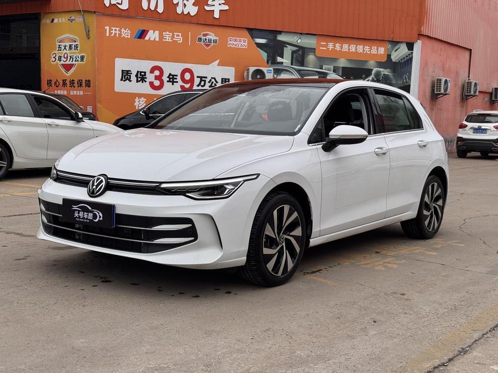 Volkswagen Golf 2025 car image 