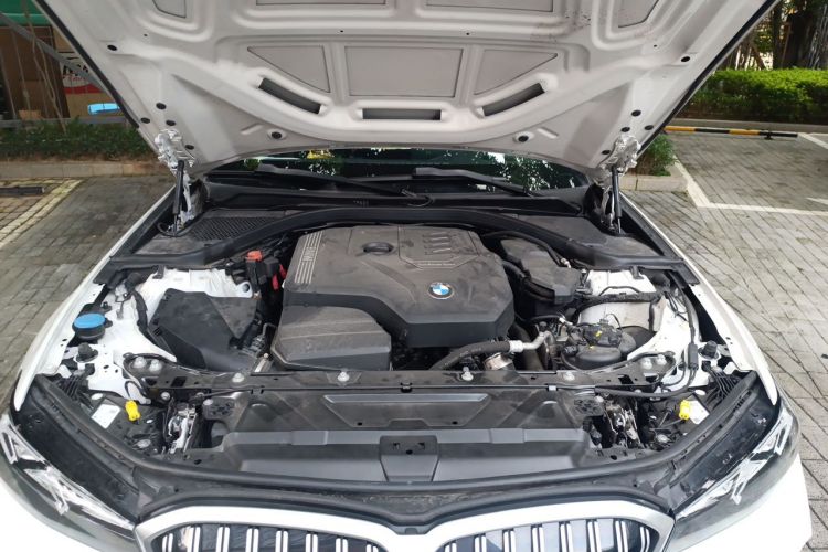 BMW 3 Series 2024 immagine di auto #18