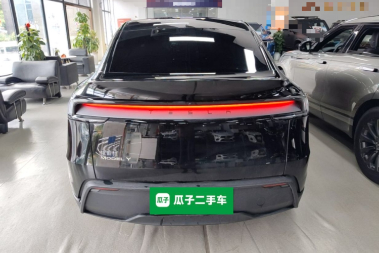 Tesla Model Y 2025 #6 Tesla Model Y 2025 car image #6