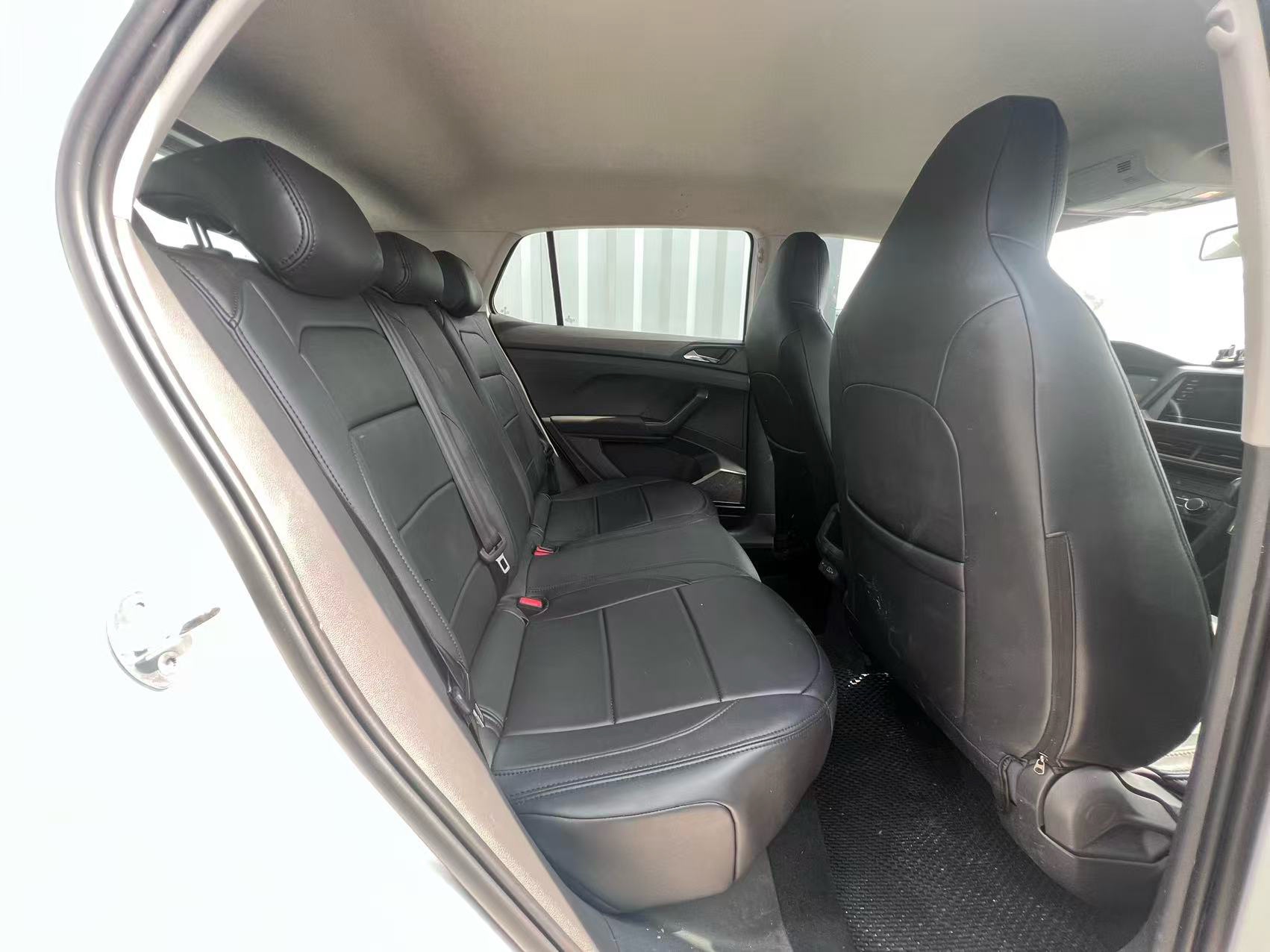 Volkswagen T-Cross 2023 immagine di auto #6