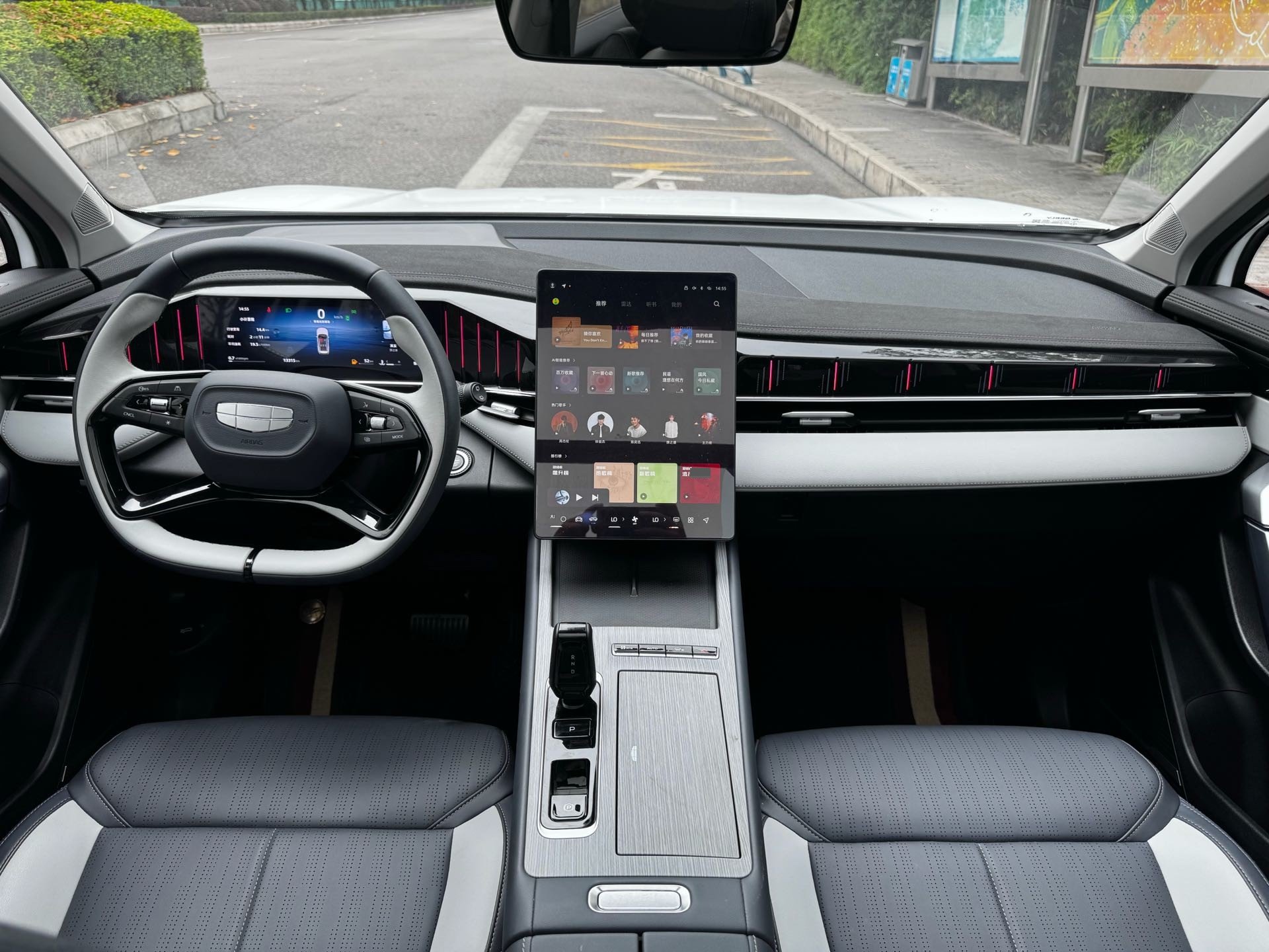 GEELY Boyue L 2024 car image #13