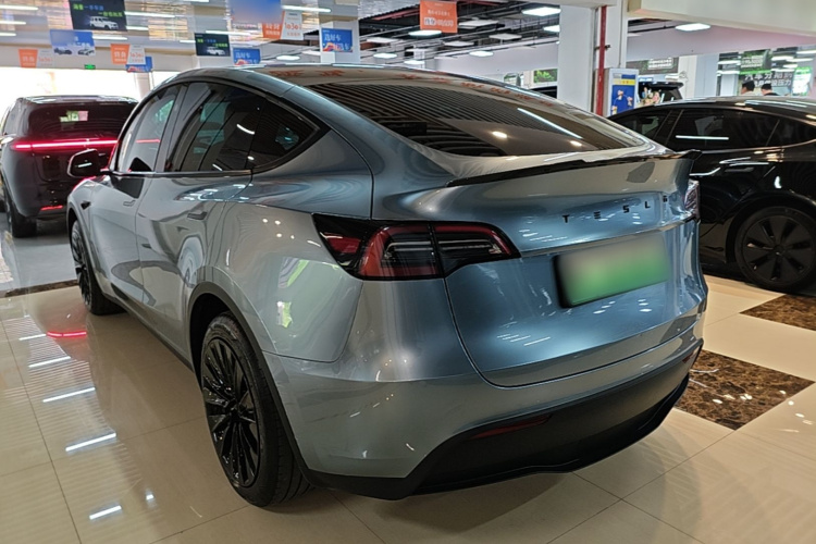 Tesla Model Y 2024 #5 Tesla Model Y 2024 car image #5