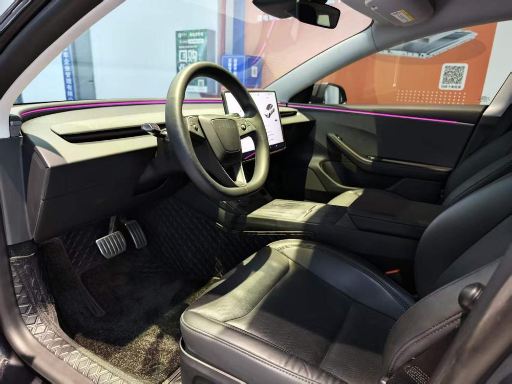 Tesla Model 3 2025 car image #12