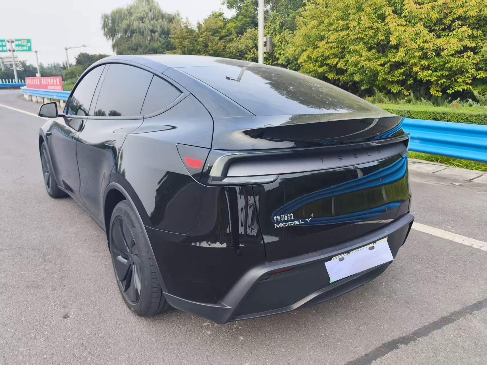 Tesla Model Y 2025 #6 Tesla Model Y 2025 изображение автомобиля #6