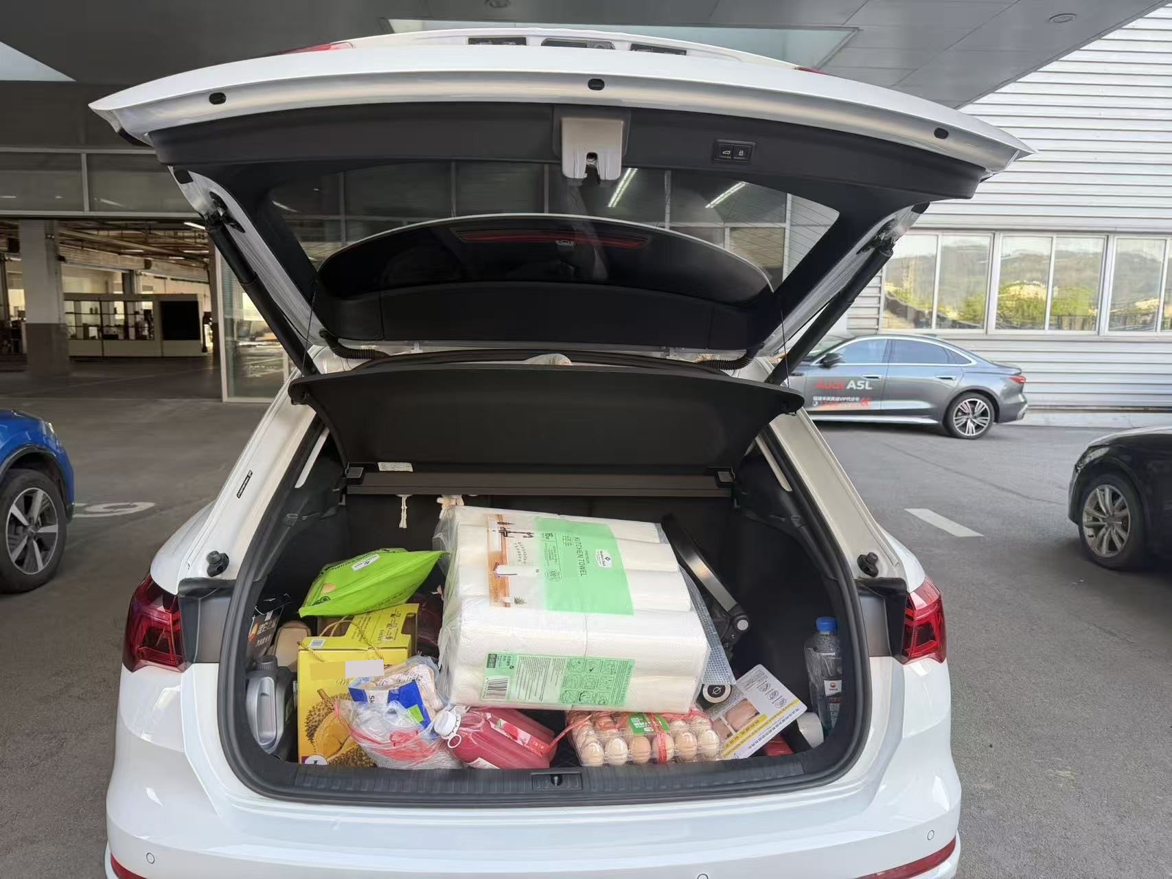 Audi Q3 2023 car image #3