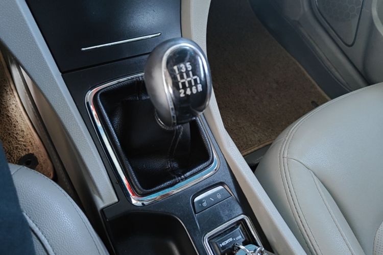 GEELY Emgrand 2015 #14 GEELY Emgrand 2015 car image #14