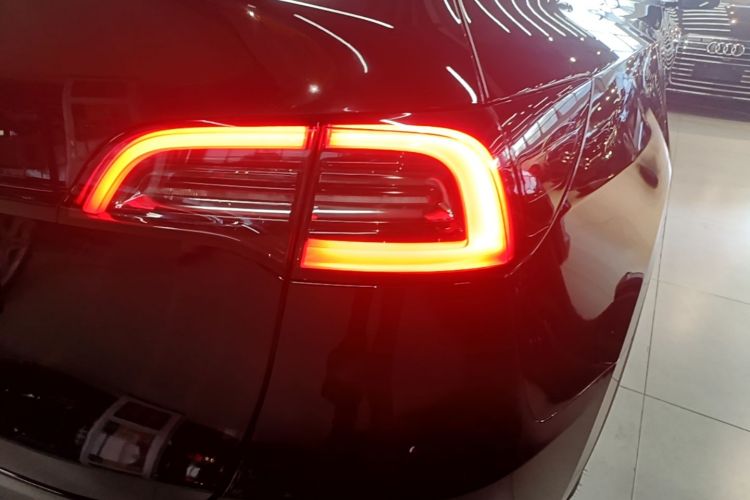 Tesla Model Y 2024 #8 Tesla Model Y 2024 immagine di auto #8