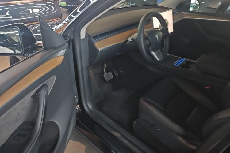 Tesla Model Y 2022 #16 Tesla Model Y 2022 car image #16