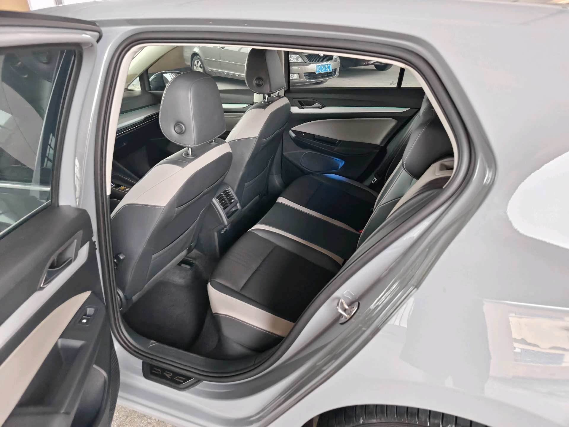 Volkswagen Golf 2021 #6 Volkswagen Golf 2021 صورة سيارة #6