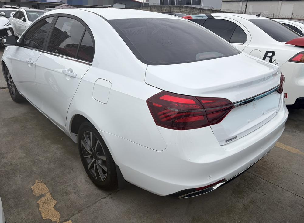 GEELY Emgrand 2019 #4 GEELY Emgrand 2019 car image #4