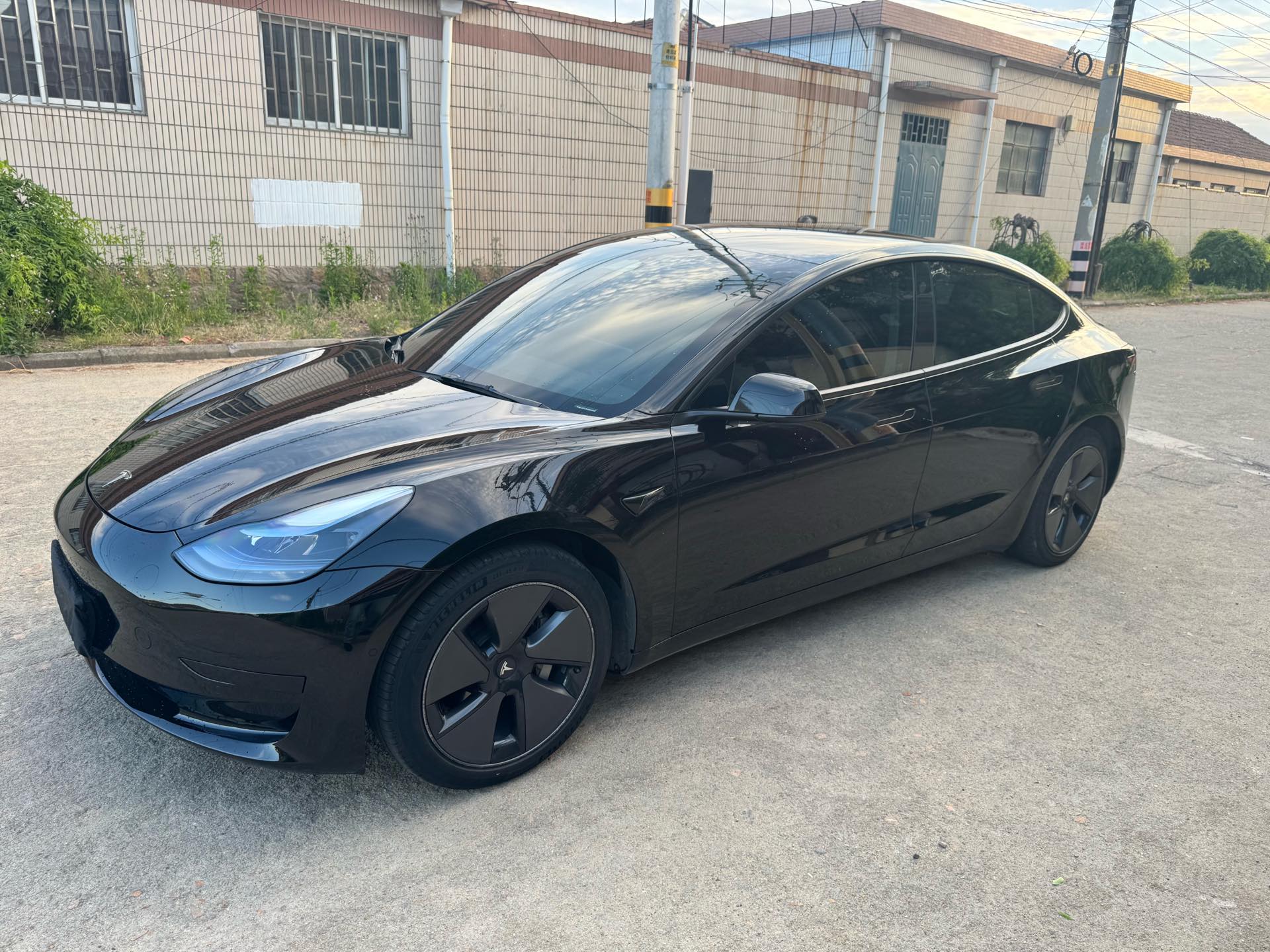 Tesla Model 3 2022 immagine di auto 