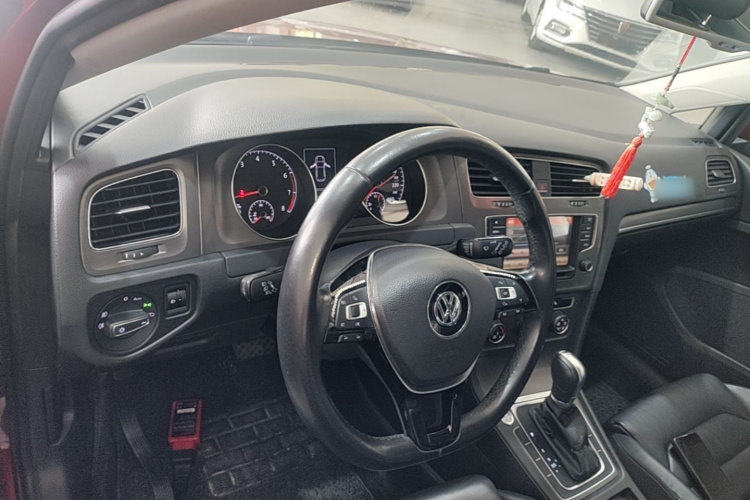 Volkswagen Golf 2015 car image #11