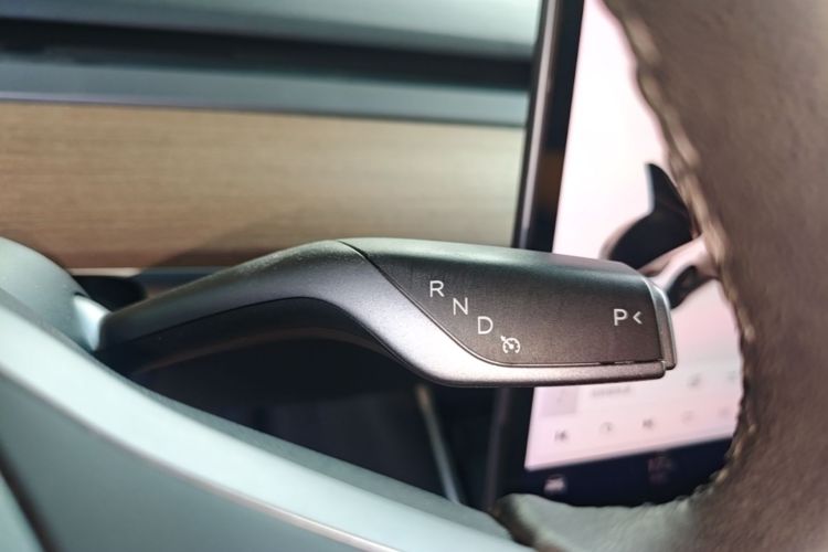 Tesla Model 3 2020 car image #18