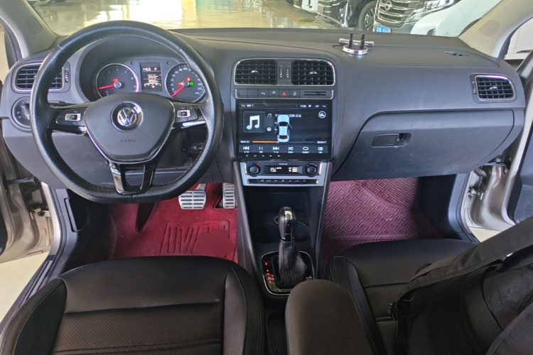 Volkswagen Polo 2017 car image #10