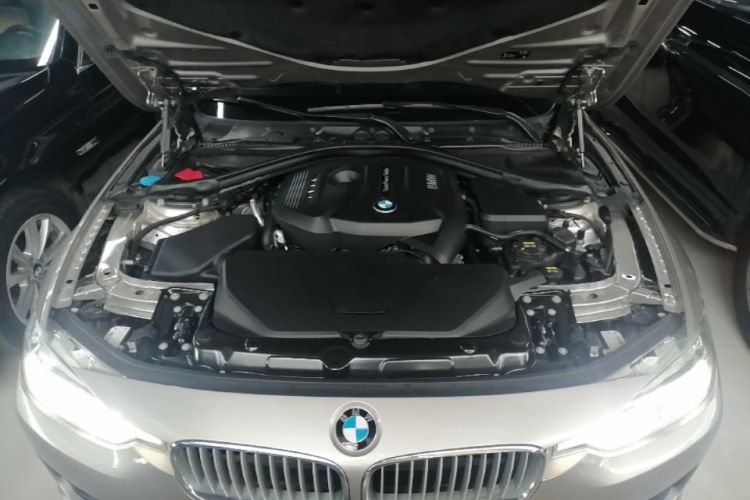 BMW 3 Series 2019 car image #22