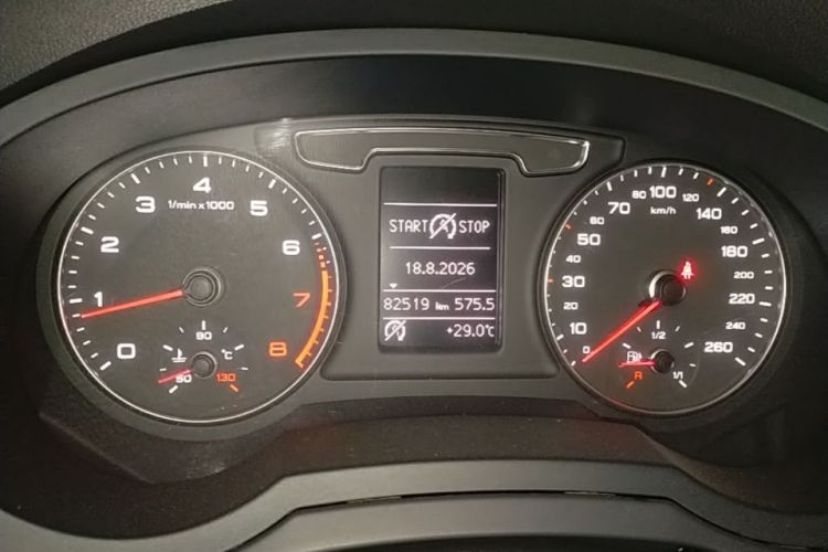 Audi Q3 2017 car image #16