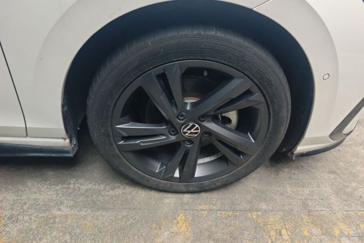 Volkswagen Golf 2022 car image #9