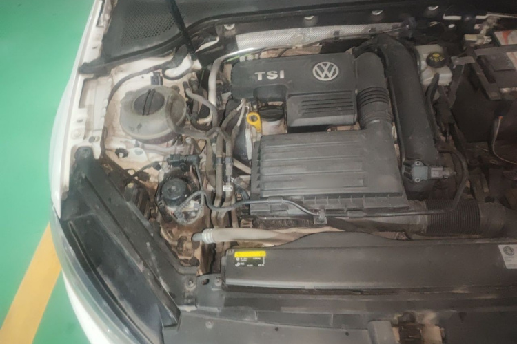 Volkswagen Golf 2020 car image #25