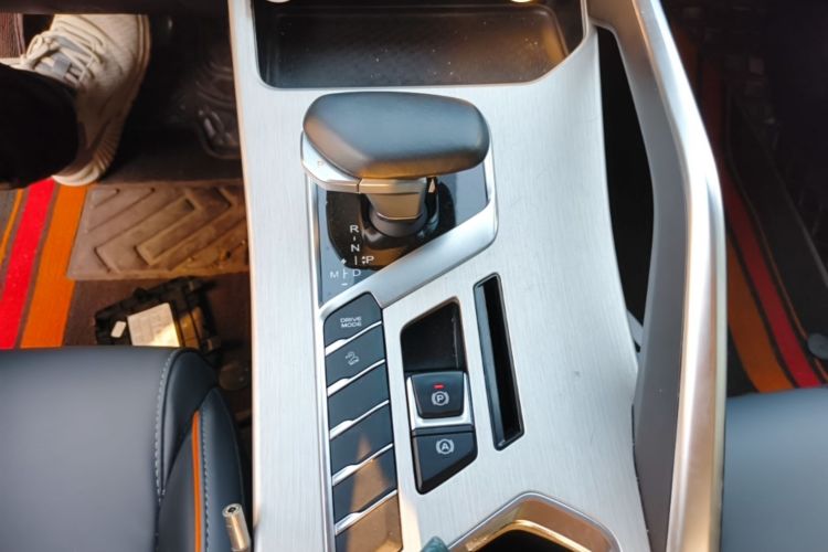 GEELY Coolray 2024 car image #14