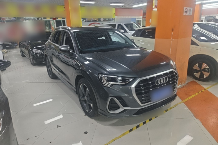 Audi Q3 2023 car image #4