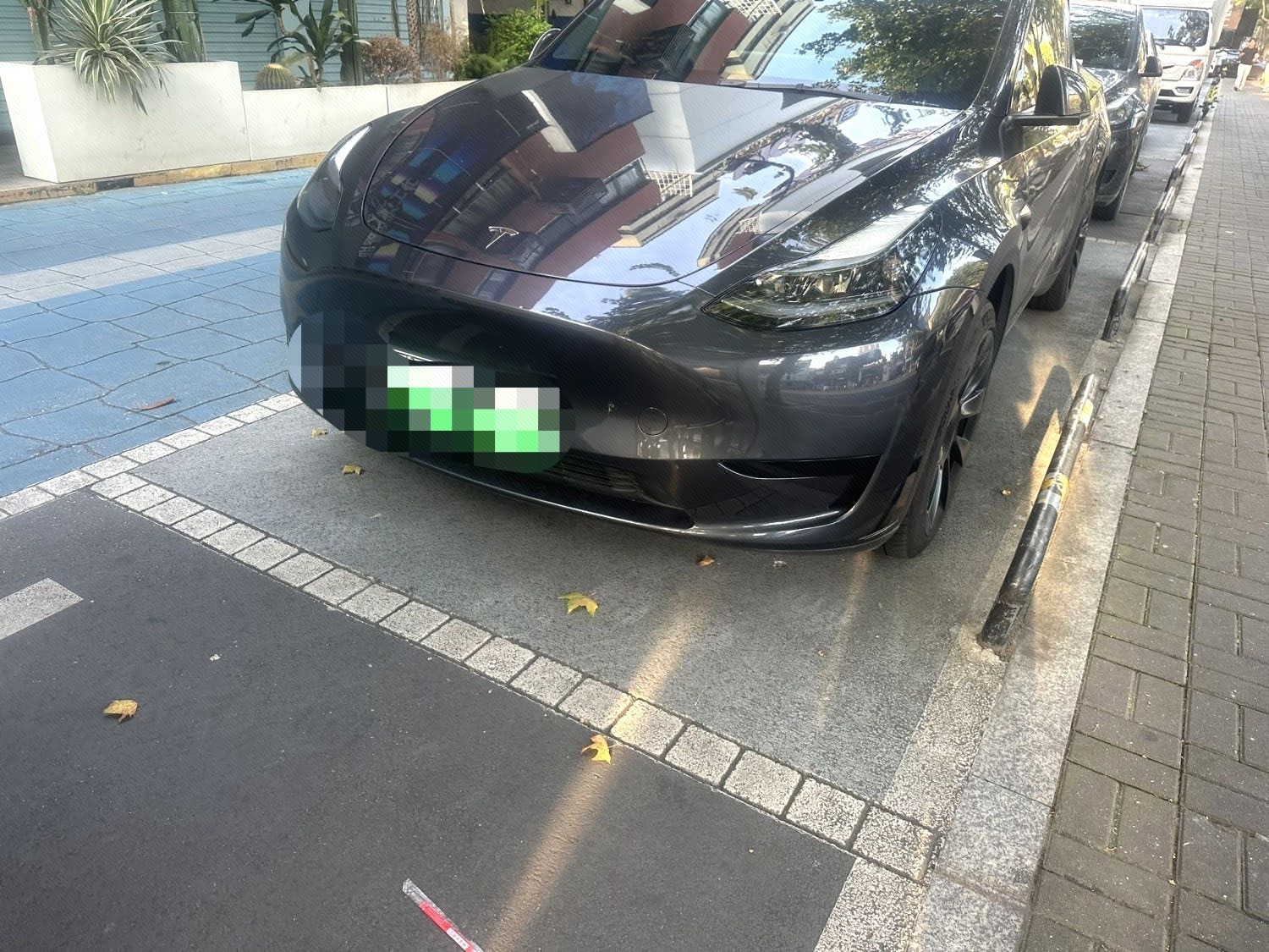 Tesla Model Y 2023 car image 