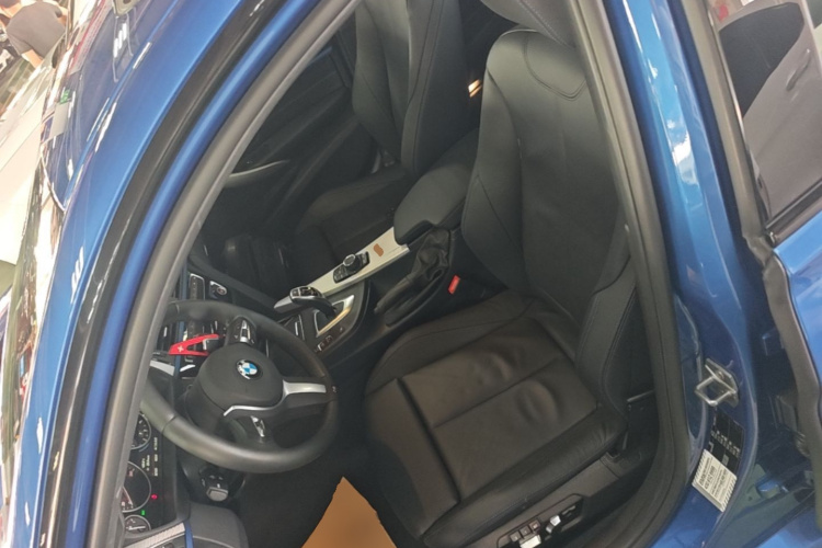 BMW 3 Series 2019 #15 BMW 3 Series 2019 car image #15